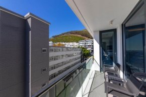 Modern and bright 1BD APT in sunny Sea Point